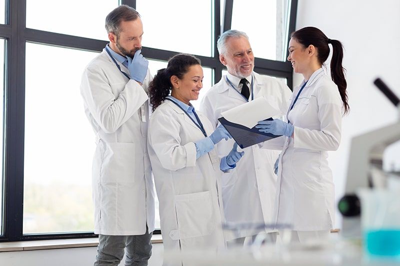 Recibir formación especializada es clave para saber cómo gestionar las crisis de reputación en laboratorios